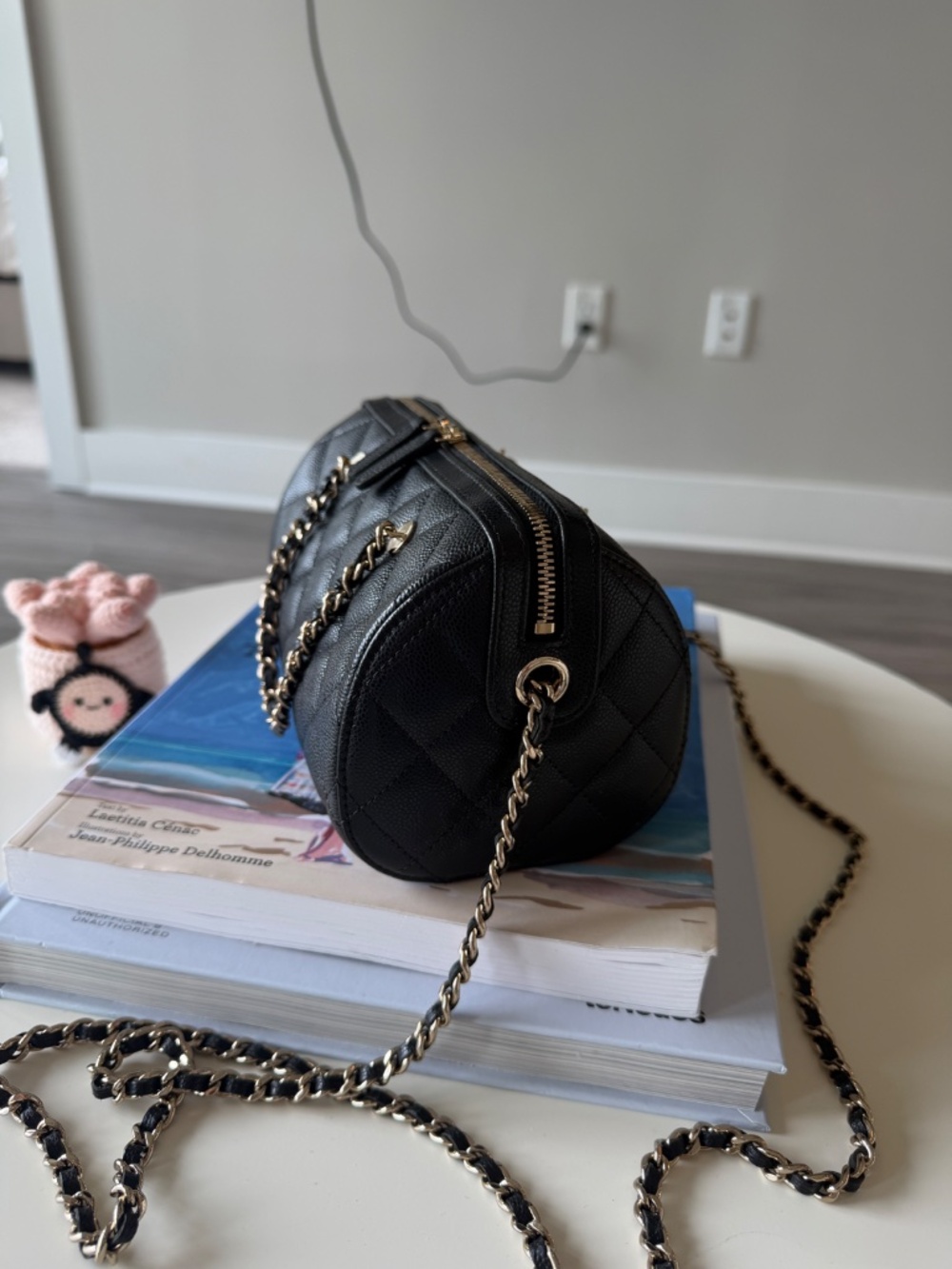 Chanel Caviar Quilted Barrel Clutch With Chain Black - Picture 3 of 4